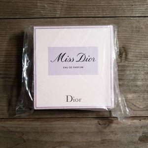Miss Dior Eau de Parfum 5ml Body Milk 20ml Mini Travel Gift Set